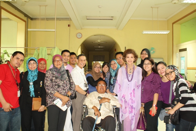 Assistant Lecturers and Midwives students from ASEAN neighbor - Princess Rashida Institue of Health Sciences, University of Brunei Darussalam visited the PGH last June 7, 2013 as part of their hospital visit to the Philippines. Our special guests visited OB-GYN ward, Pediatric Wards, Emergency Medicine, and Dept. of Medicine Ward together with Dr. Gregorio T. Alvior Jr., Mme. Lolita Escobar-Mirpuri and some PGH nurses and residents